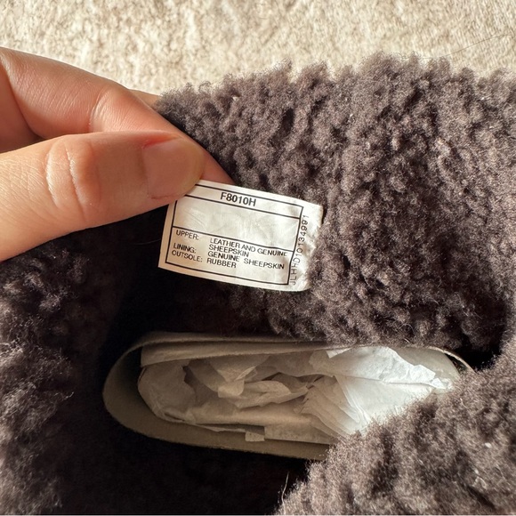 UGG Australia Bllvue II Boot in Brown Leather w/ fold-over shearling Cuff - Picture 7 of 8